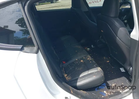 2023 Tesla Model Y Awd/Long Range Dual Motor All-Wheel Drive z USA, uszkodzony, nr VIN 7SAYGDEE8PA077608